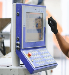 <a href=https://www.szdingtouch.com/new/capacitive-touch-screen.html target='_blank'>capacitive touch screen </a>in Solar and Wind Power Systems